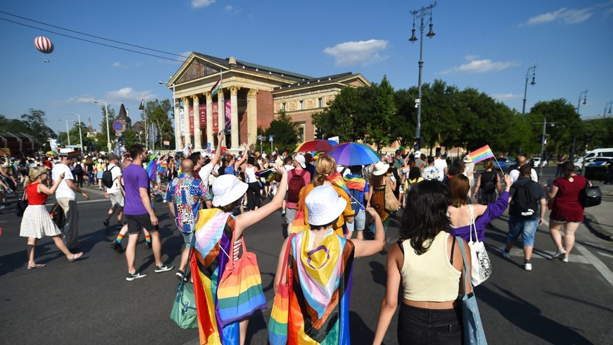 Elindult Az Idei Pride A Magyar F V Rosban Vil Ggazdas G