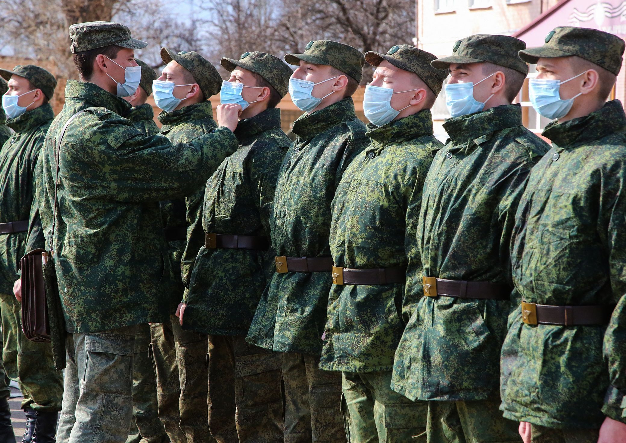 Два военнослужащих. Срочники ДНР. Армия. Призывники ДНР. Хабаровск военные части.