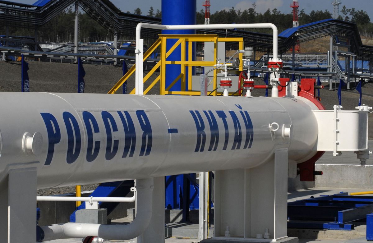 Oil pipe section from Russia to Chinese border launched
