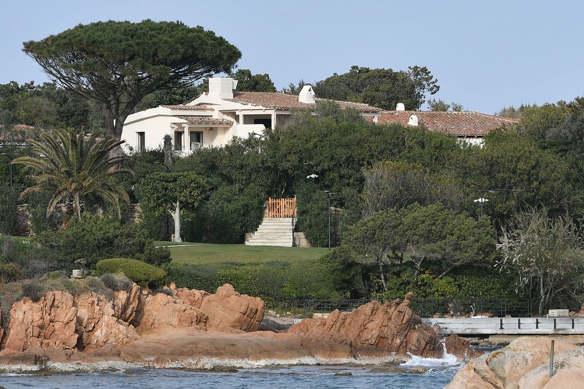 PORTO CERVO, ITALY - MARCH 20: One of Russian oligarch Alisher Usmanov's prestigious villas on the Costa Smeralda in Sardinia, also affected by the EU's economic sanctions aimed at countering the conflict in Ukraine on March 20, 2022 in Porto Cervo, Italy. Italian authorities have seized several villas and yachts owned by wealthy Russians targeted by EU sanctions in the wake of Russia's invasion of Ukraine. (Photo by Contributor#8526142/Getty Images)