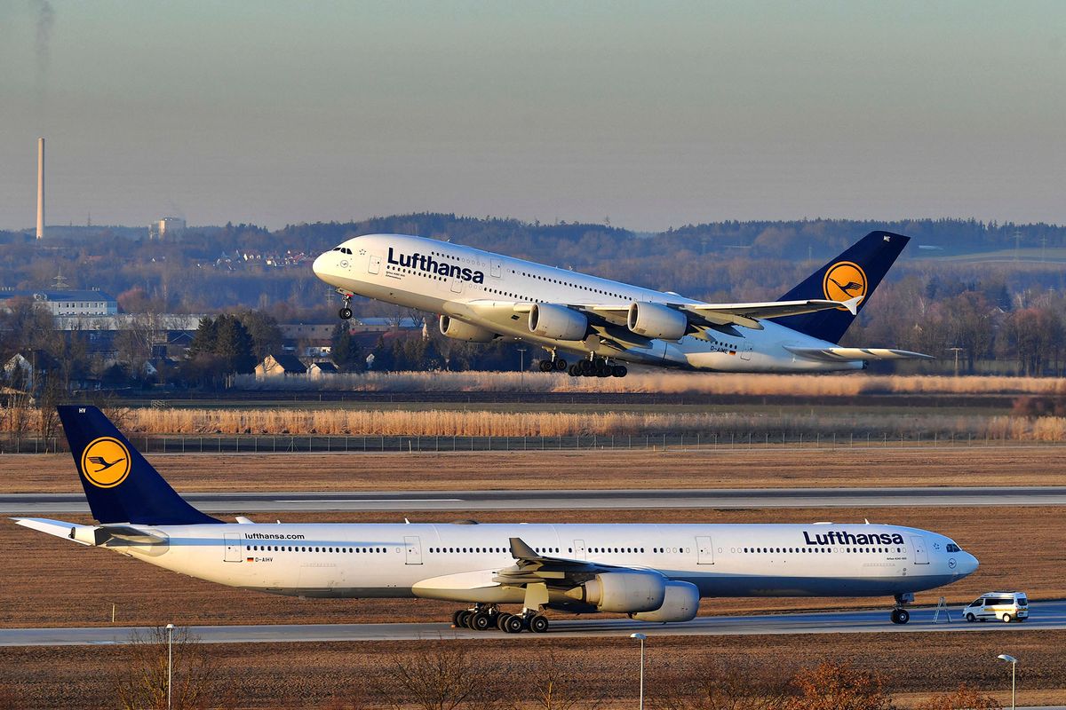 Production of the A380 passenger jet is discontinued. For a long time there has been no question about the double-decker model. Airbus is now delivering the last copy to Emirates. Archive photo: Lufthansa Airbus A380 Johannesburg at take-off, takes off. Airline, airline, aviator, air traffic, fly. Aviation. Franz Josef Strauss Airport in Muenchen.Munich. (Photo by FrankHoermann/SVEN SIMON / SVEN SIMON / dpa Picture-Alliance via AFP)