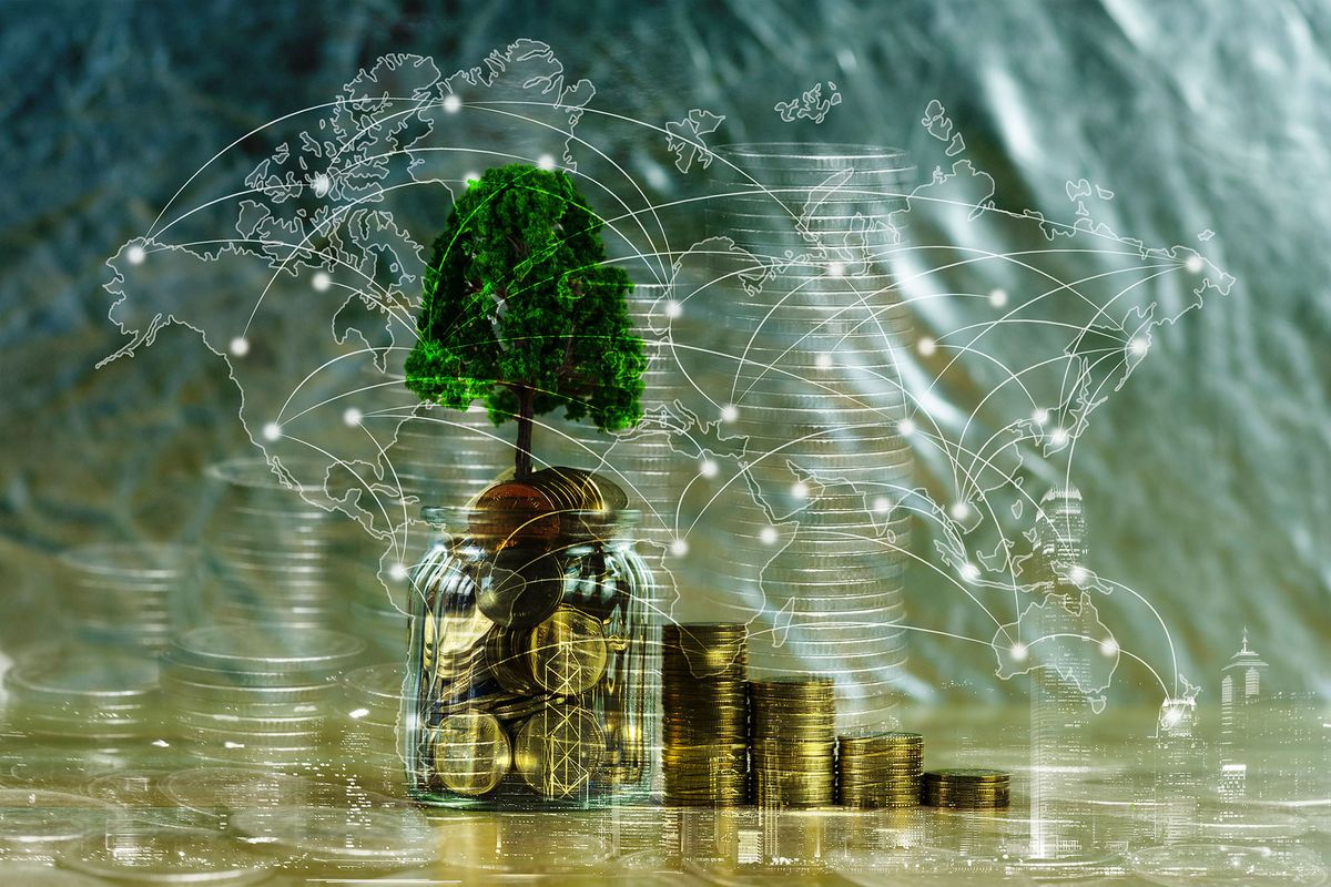 vállalati hitelpiac Tree fa growing on pile of golden coins, growth business növekedés finance pénzügyi investment and Corporate Social Responsibility or CSR practice and sustainable development concept idea.