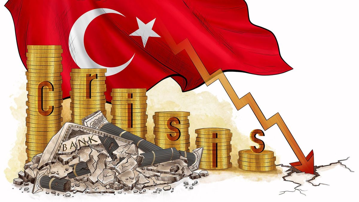 törökország krízis líra Financial crisis in Turkey. global economic fall.Tower coins and flag, near cracked bank, white background.