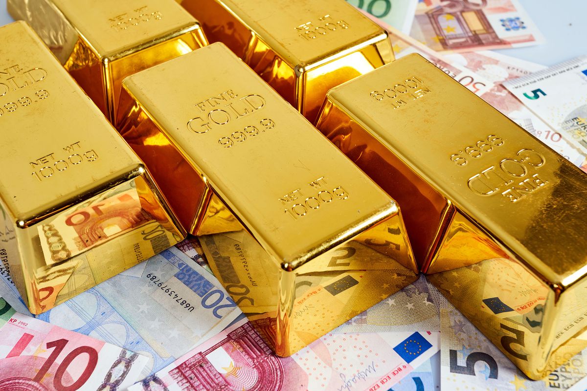 gold bar concept. Finance background with money. aranyrúd aranyrudak aranytartalék Euró pénz bankjegy