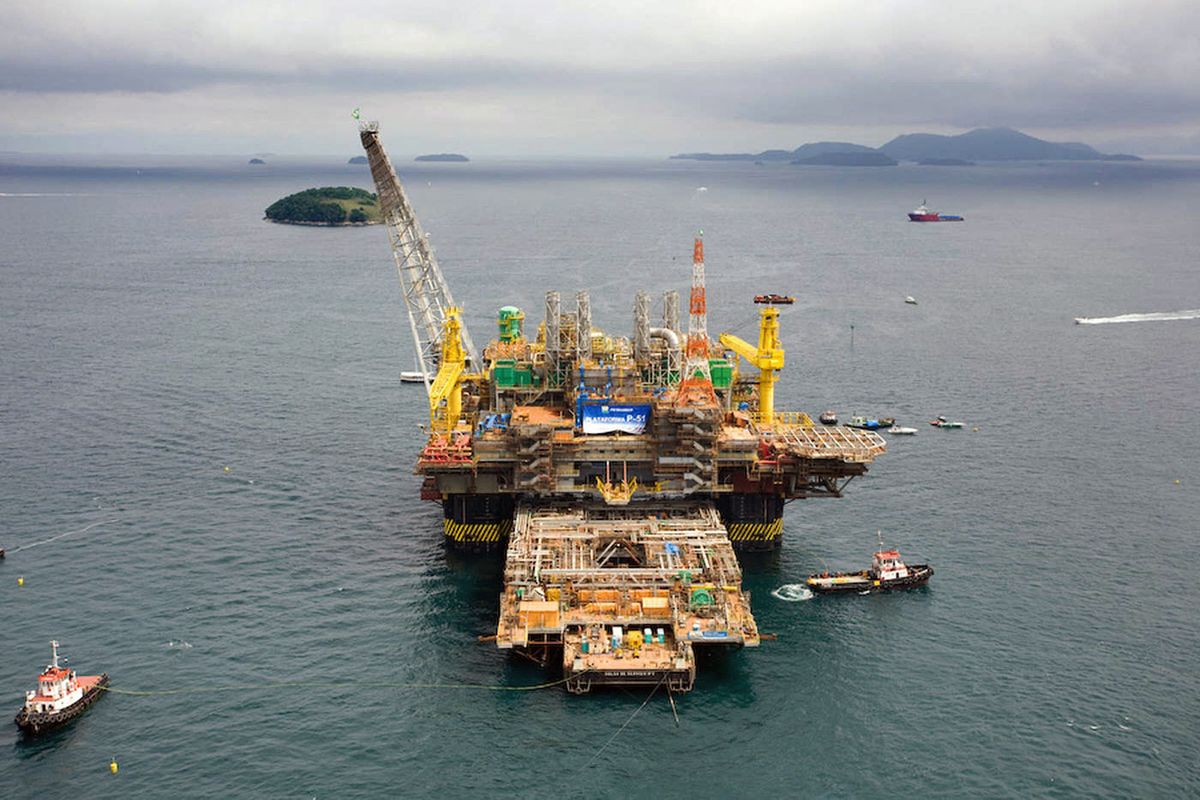 Partial view of the Petrobras P-51 semi-submersible off-shore oil platform construction site at the Brasfelf shipyard in Angra dos Reis, 180 km south of Rio de Janeiro, Brazil, on August 21, 2008. Destined to the Marlin Blue oilfield, 175 km off the Brazilian coast, the P-51 is designed to extract more than 180,000 oil barrels and 6 millions of cubic meters of gas per day from a depth of 1,225 metres. State-owned oil company Petrobras has invested USD 830 million and employed more than 5,000 people in the exploitation of the Marlin oilfield. AFP PHOTO/Edson Passarinho (Photo by EDSON PASSARINHO / AFP)