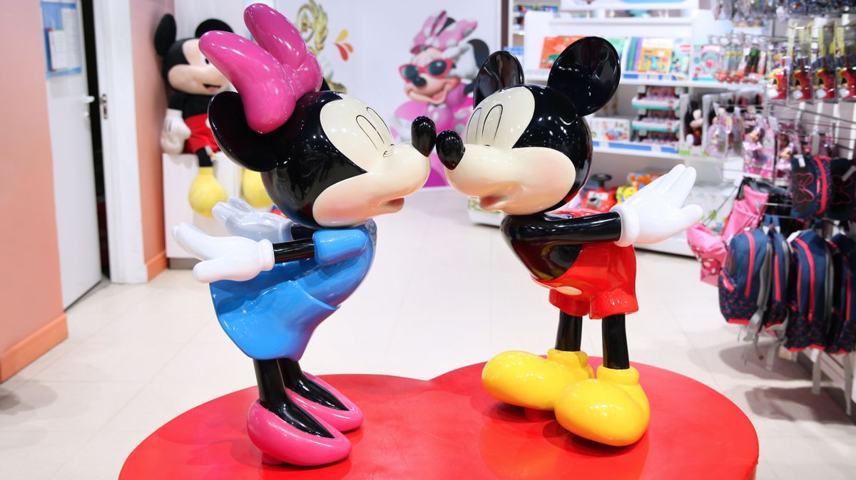 Two,Cartoon,Characters,,Mickey,Mouse,And,Minnie,Mouse,Of,The