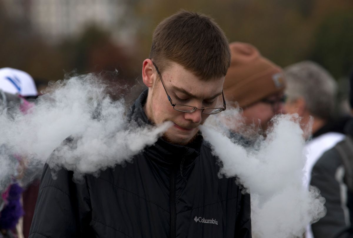 United Vapers Alliance protest against expected flavored e-cigarette ban
dohányzás
cigaretta
dohányipar
szemét
csikk
dohány
e-cigaretta
vape