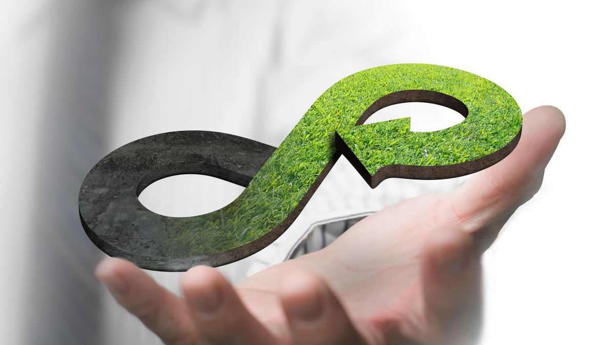 Green,Circular,Economy,Concept.,Hand,Showing,Arrow,Infinity,Symbol,With
