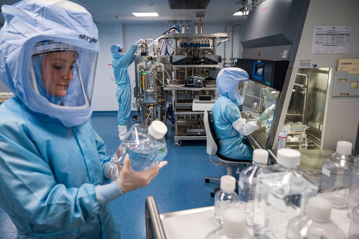 Employees in cleanroom suits test the procedures for the manufacturing of the messenger RNA (mRNA) for the Covid-19 vaccine at the new manufacturing site of German company BioNTech on March 27, 2021 in Marburg, central Germany. - German firm BioNTech said on March 30, 2021 it was on track to manufacture 2.5 billion doses of its Covid-19 vaccine this year with US partner Pfizer, 25 percent more than previously expected. (Photo by Thomas Lohnes / AFP)