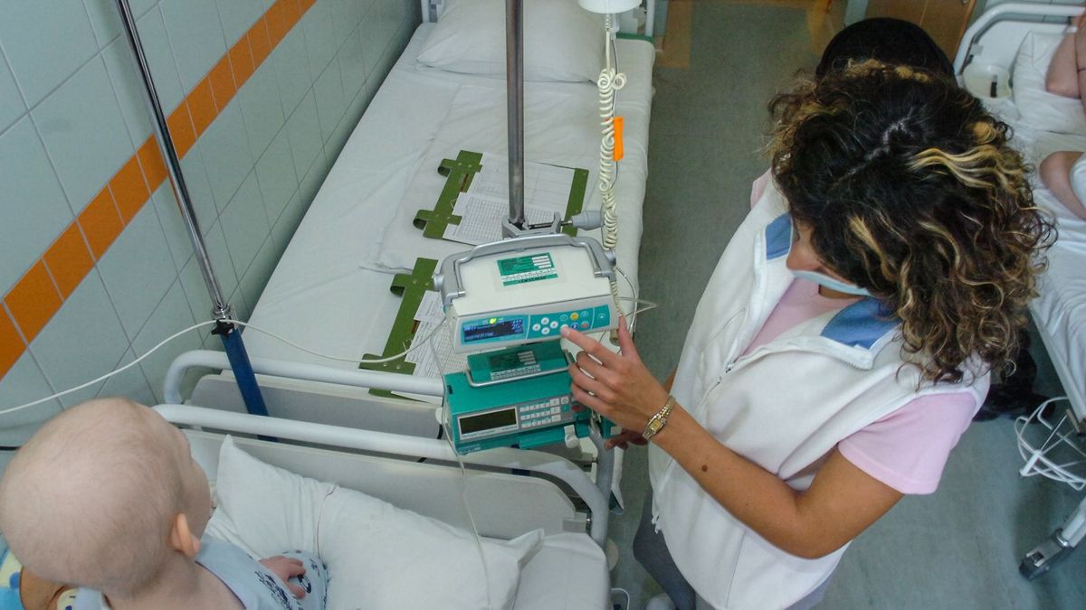   Infúziós pumpákat kapott ajándékba a Tölösi Péter Alapítványtól a PTE gyermekklinikája