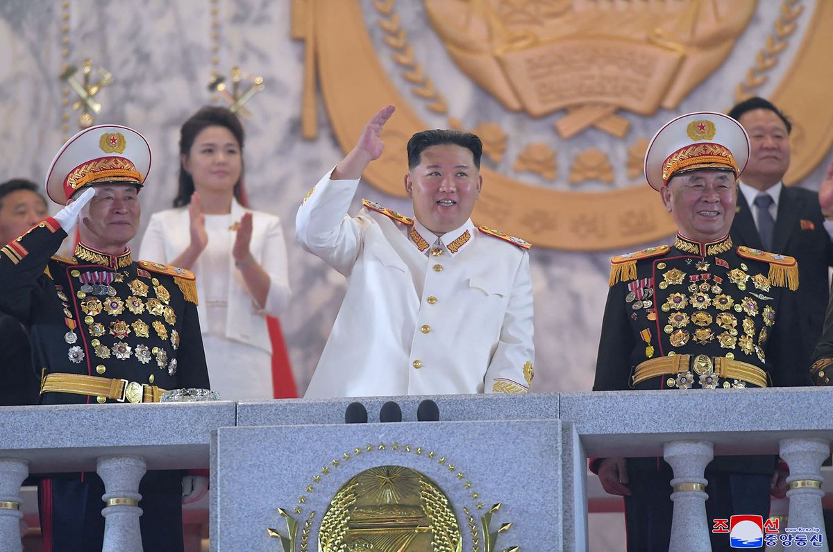 This picture taken on April 25, 2022 and released from North Korea's official Korean Central News Agency (KCNA) on April 26 shows North Korean leader Kim Jong Un (C) attending a grand military parade held at Kim Il Sung Square in Pyongyang to commemorate the 90th founding anniversary of the Korean People's Revolutionary Army. (Photo by KCNA VIA KNS / AFP) / - South Korea OUT / ---EDITORS NOTE--- RESTRICTED TO EDITORIAL USE - MANDATORY CREDIT "AFP PHOTO/KCNA VIA KNS"