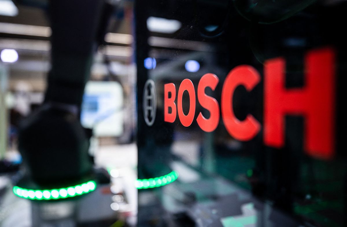 06 April 2021, Baden-Wuerttemberg, Stuttgart: The Bosch company logo can be seen on a modular production system. Photo: Christoph Schmidt/dpa (Photo by Christoph Schmidt / DPA / dpa Picture-Alliance via AFP)