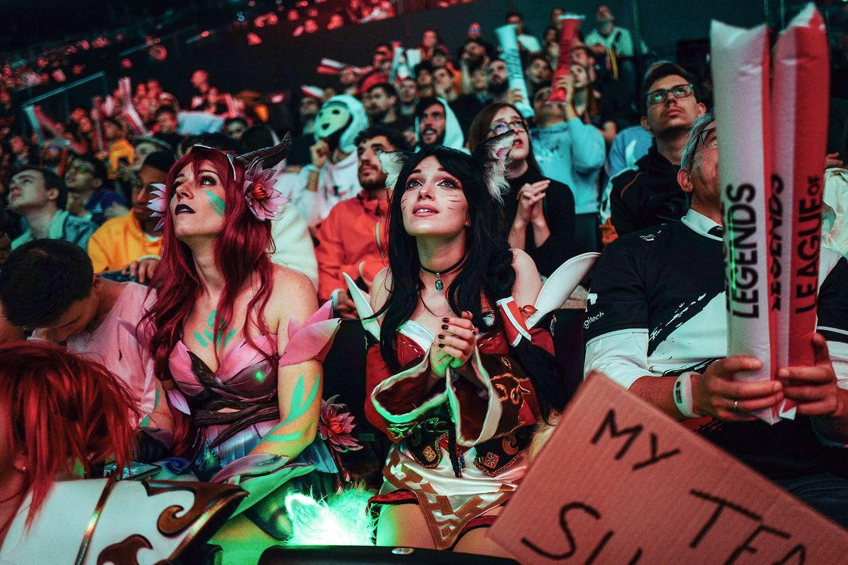People attend the "League of Legends" videogame world championship final betwwen European team G2 and Chinese team FPX on November 10, 2019 at the AccorHotels Arena in Paris. (Photo by Lucas BARIOULET / AFP)