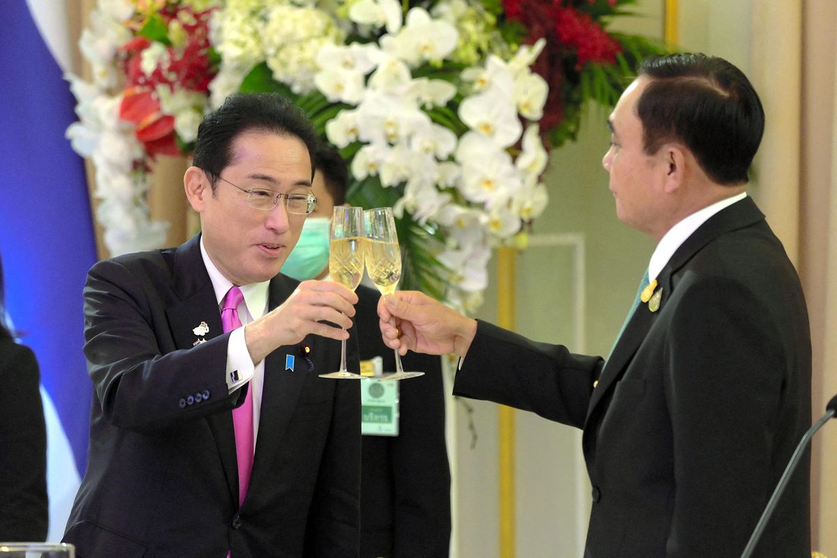 Prayut Jan-o-cha (Prayuth Chan-ocha / ???????? ??????????), Prime Minister of Thailand, and Japanese PM Fumio Kishida (L) attend a dinner in Bangkok, Thailand on May 2, 2022.( The Yomiuri Shimbun ) (Photo by Pool for Yomiuri / Yomiuri / The Yomiuri Shimbun via AFP)