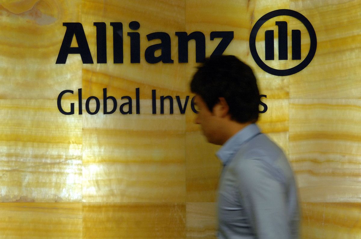 94954443 SOUTH KOREA - SEPTEMBER 08:  An Allianz Global Investors Korea Ltd. employee walks past the company logo at their offices in Seoul, South Korea, on Tuesday, Sept. 8, 2009. South Korean auto and electronic component makers will gain for at least three more years as customers such as Hyundai Motor Co. and Samsung Electronics Co. win global recognition, according to a unit of Allianz SE.  (Photo by Seokyong Lee/Bloomberg via Getty Images)