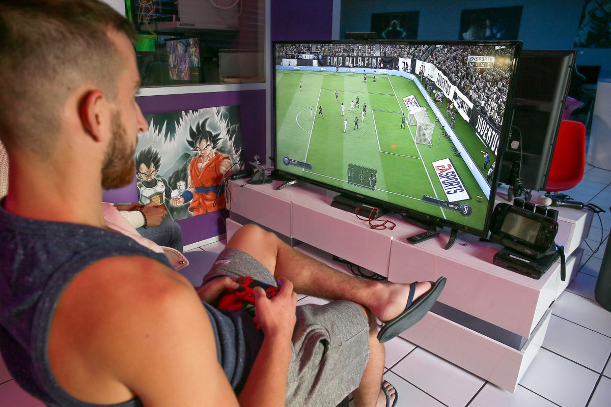 FRANCE - LIFESTYLE - LEASURE - GAME - E SPORT - GAMING CENTER IN VALENCE