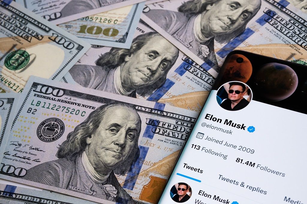 Elon,Musk's,Twitter,Account,Page,On,The,Smartphone,Which,Is