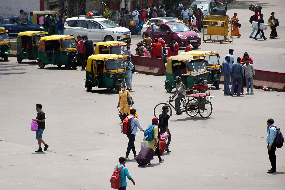 Few Auto-rickshaws are seen at New Delhi Railway Station due to a strike by auto and taxi unions over the recent fuel price hike demanding CNG subsidy and a fare revision in New Delhi on April 18, 2022. The Times of India/ Tarun Rawat. (Photo by Tarun Rawat / The Times of India / The Times of India via AFP)
