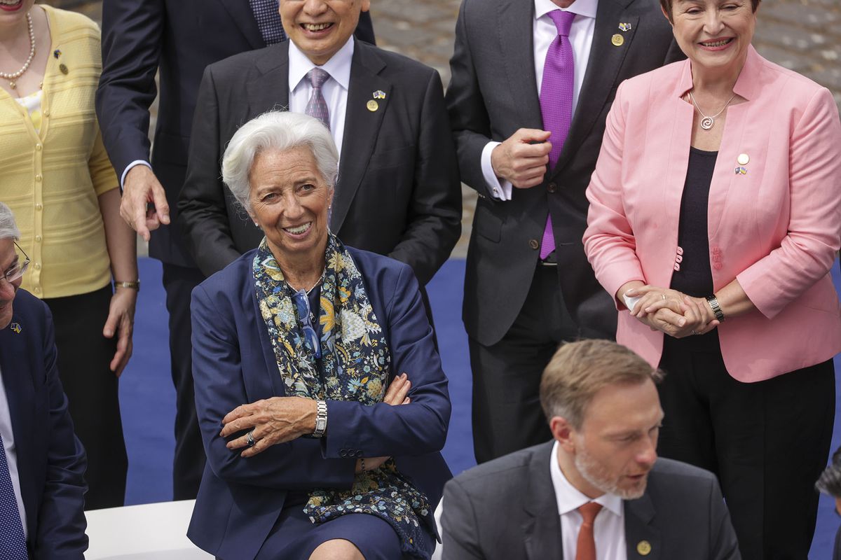 1240764347 Christine Lagarde, president of the European Central Bank (ECB), center left, and fellow ministers and governors gather for a family photo during the G7 meeting of finance ministers and central bank governors in Koenigswinter, Germany, on Thursday, May 19, 2022. Lindner said he's confident that Group of Seven finance chiefs will reach an agreement on additional financial aid for Ukraine. Photographer: Alex Kraus/Bloomberg via Getty Images