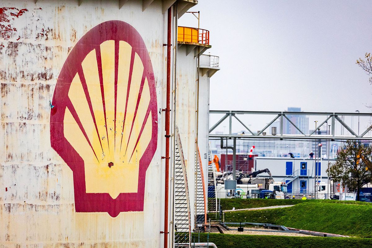 2021-11-15 13:50:38 15-11-2021, Rotterdam - Shell wants to become fully British and is moving, among other things, the head office of the group to the United Kingdom. Shell wants to become fully British and relocates headquarters. Shell fossil fuels. Photo: ANP / Hollandse Hoogte / Jeffrey Groeneweg (Photo by Jeffrey Groeneweg / ANP MAG / ANP via AFP)