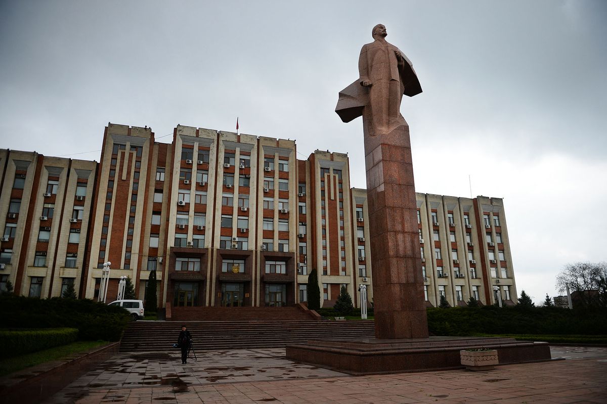 A statue of V.I. Lenin in front of Transdniestr's Parliament building in Tiraspol, the main city of Transdniestr separatist republic of Moldova April 16, 2014. Ukrainian Minister of foreign Affairs, Andrii Dechtchytsia, said was "very concerned" by Transnistria breakaway pro-Russian entity in Moldova, while Moscow has to proceed to the annexation of Crimea to Russia.  "The situation in Transnistria is a major concern, not only for Ukraine, not only for Moldova" stated Mr. Dechtchytsia during a press conference in the Brussels Forum of the German Marshall Fund. Transnistria, a small strip of land of 500,000 inhabitants in eastern Moldova, has won the support of Russia, a short war of independence after the collapse of the USSR in 1991. It is not recognized by the international community. AFP PHOTO DANIEL MIHAILESCU (Photo by Daniel MIHAILESCU / AFP)