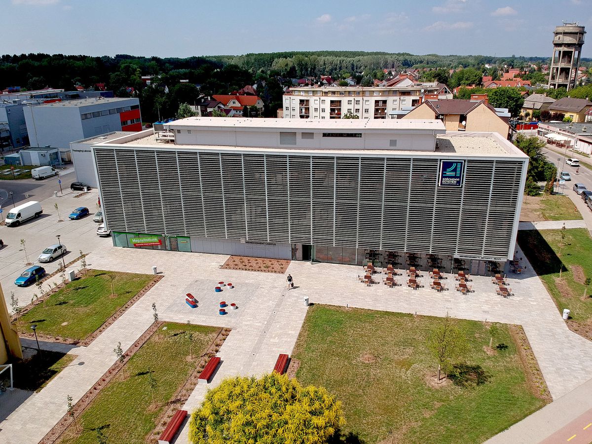 Győr, 2019. június 25.A győri Széchenyi István Egyetem 14 milliárd 250 millió forintos állami támogatásból megvalósult Felsőoktatási és Ipari Együttműködések Központjának (FIEK) főépülete az avatás napján, 2019. június 25-én.MTI/Krizsán Csaba