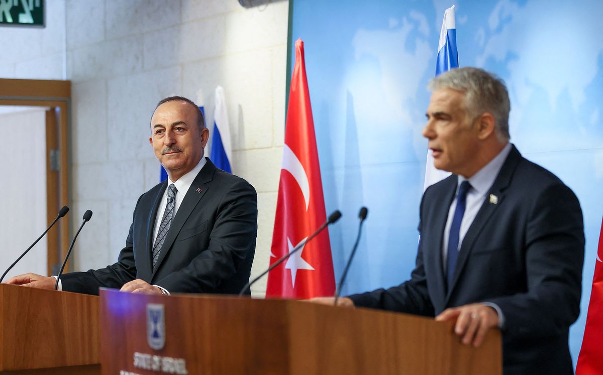 JERUSALEM - MAY 25: Turkish Foreign Minister Mevlut Cavusoglu (L) and Israeli Foreign Minister Yair Lapid (R) hold a joint press conference in West Jerusalem on May 25, 2022. Cem Ozdel / Anadolu Agency (Photo by CEM OZDEL / ANADOLU AGENCY / Anadolu Agency via AFP)