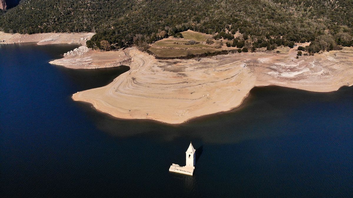 This photograph taken on February 10, 2022 shows an aerial view of the partially submerged Church of Sant Roma, visible due to the low water level of the Sau reservoir, in Vilanova de Sau, Catalonia. (Photo by Aitor De ITURRIA / AFP)