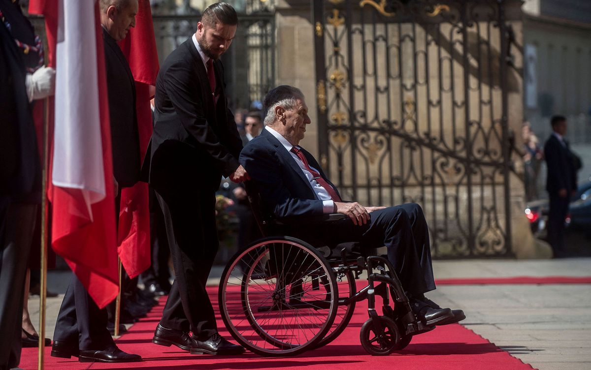 Czech President Milos Zeman (R, in the wheelchair) reviews an honour guard with his Bulgarian counterpart (not in picture) during a welcoming ceremony at the start of their meeting on May 10, 2022 at the Prague Castle in Prague. (Photo by Michal Cizek / AFP)