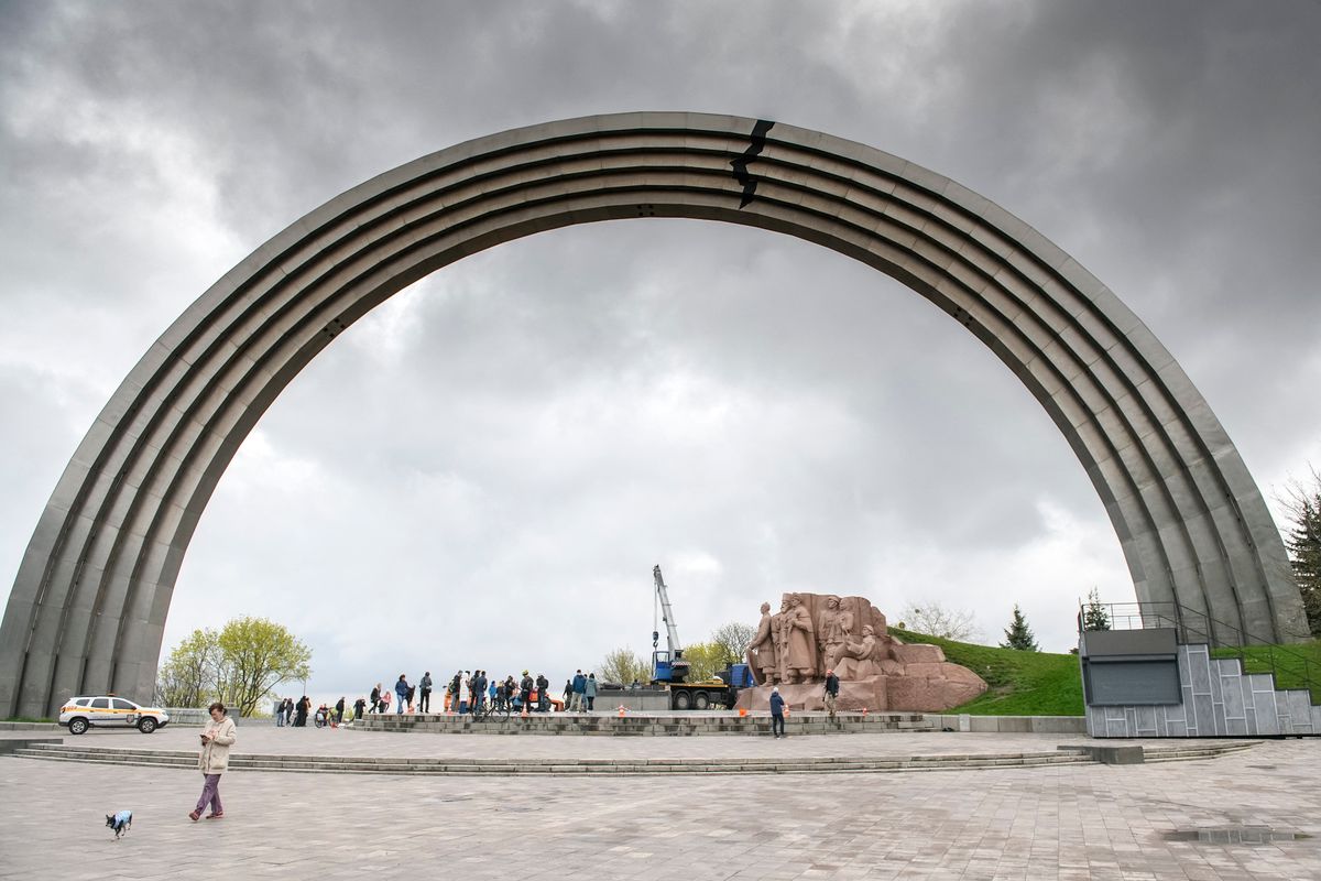 Kyiv Razes Soviet Monument To Ukraine-Russia Friendship