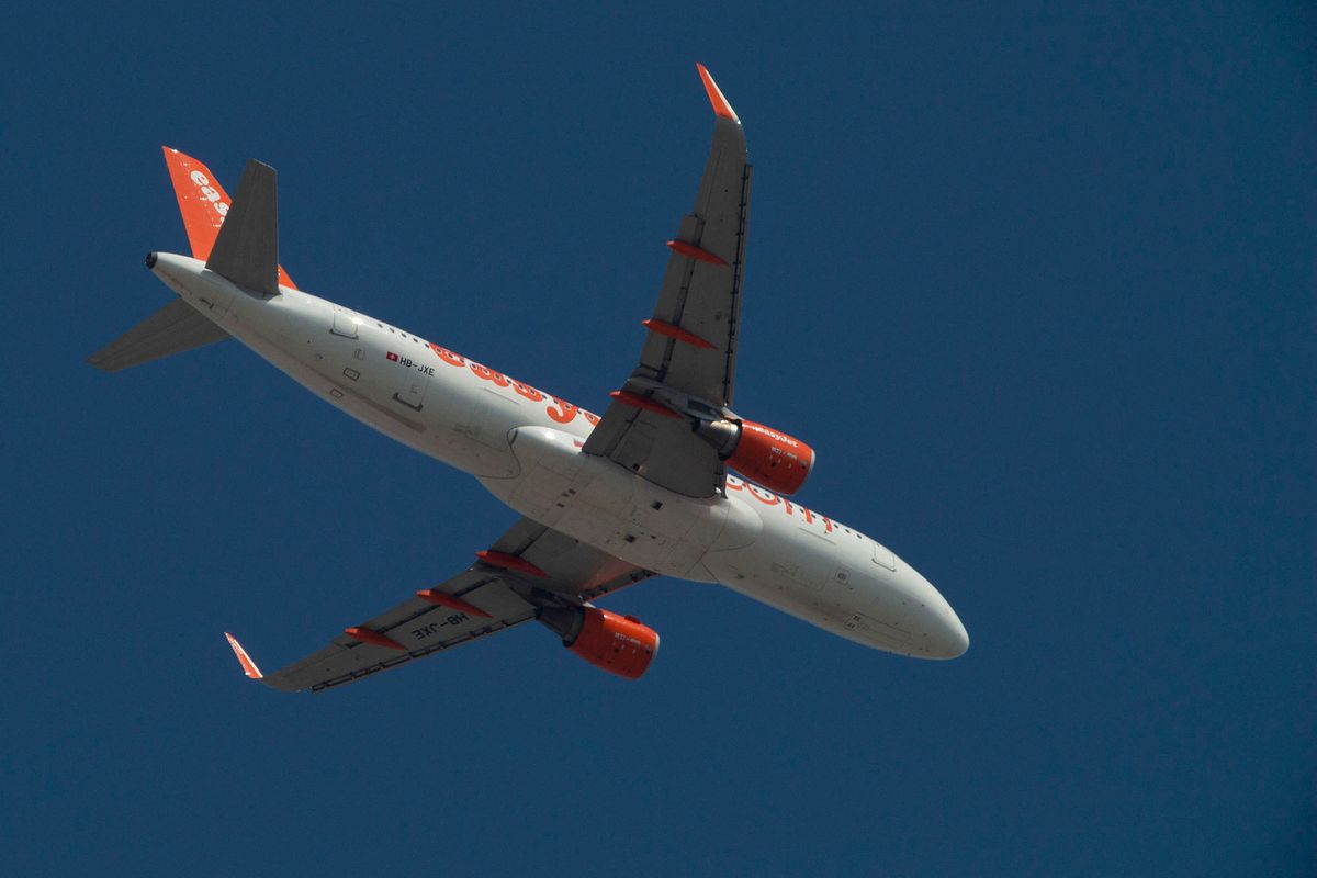 easyJet Airbus A320 is descenting for landing in the Greek blue sky. The flight operated is from Basel, BSL Switzerland to Thessaloniki, SKG Greece with flight no. U21109. The airplane registration is HB-JXE and belongs to EasyJet Switzerland.  (Photo by Nicolas Economou/NurPhoto) (Photo by Nicolas Economou / NurPhoto / NurPhoto via AFP)