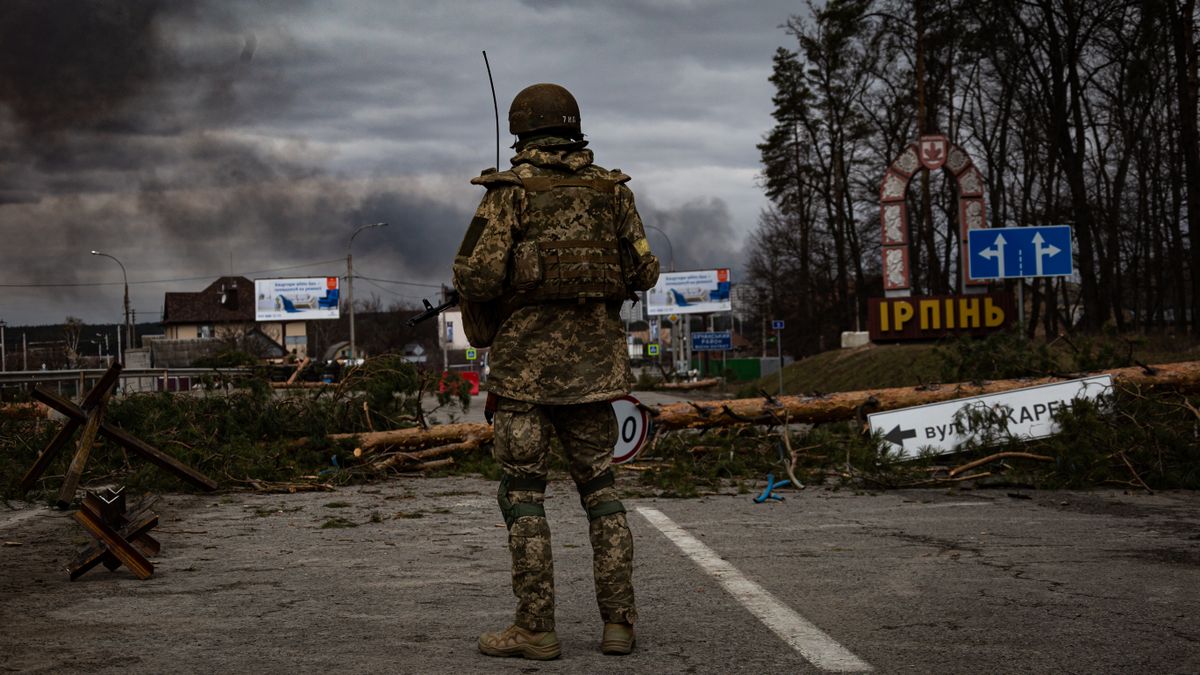 Irpin,,Ukraine,-,5,March,2022:,Ukrainian,Soldier,Stands,On