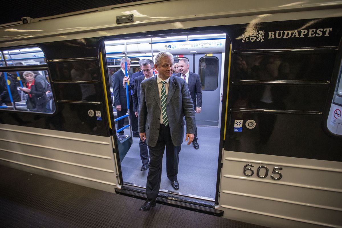 2017.03.20. M3-as vonalon közlekedő első felújított metrószerelvény  Budapesten. Fotó: Móricz-Sabján Simon