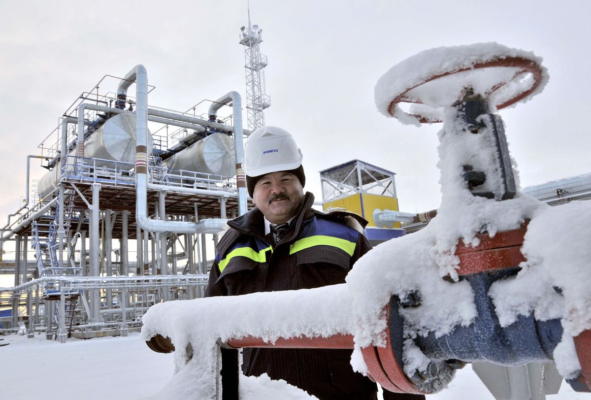 An employee is pictured at the new gas conveying plant, which was symbolically put a into operation by CEO of Russian energy company Gazprom Miller and chairman of German chemical company BASF Hambrecht, in Novy Urengoy, Russia, 12 November 2008. It is a Achimov-storage place of the Urengoi-gas field. Photo: UWE ZUCCHI (Photo by Zucchi Uwe / DPA / dpa Picture-Alliance via AFP)