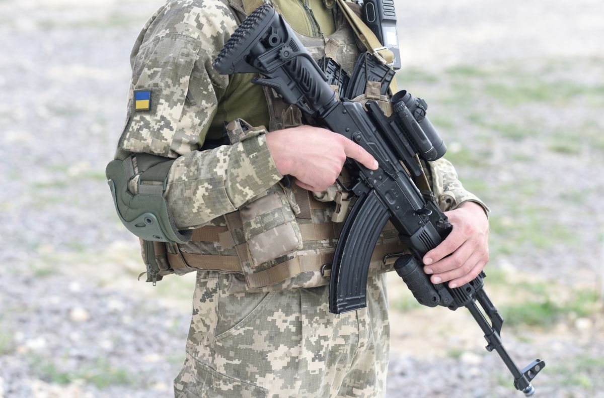 Soldier,Of,Ukraine,With,Assault,Rifle,And,Flag,Of,Ukraine