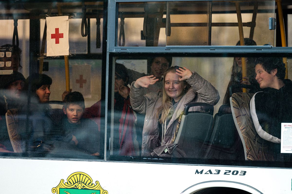 People evacuated from Mariupol's Azovstal plant arrive on buses at a registration and processing area for internally displaced people in Zaporizhzhia on May 3, 2022. - The UN says 101 civilians have been "successfully evacuated" from Ukraine's besieged and battered port city of Mariupol in a joint effort with the Red Cross. (Photo by Dimitar DILKOFF / AFP)