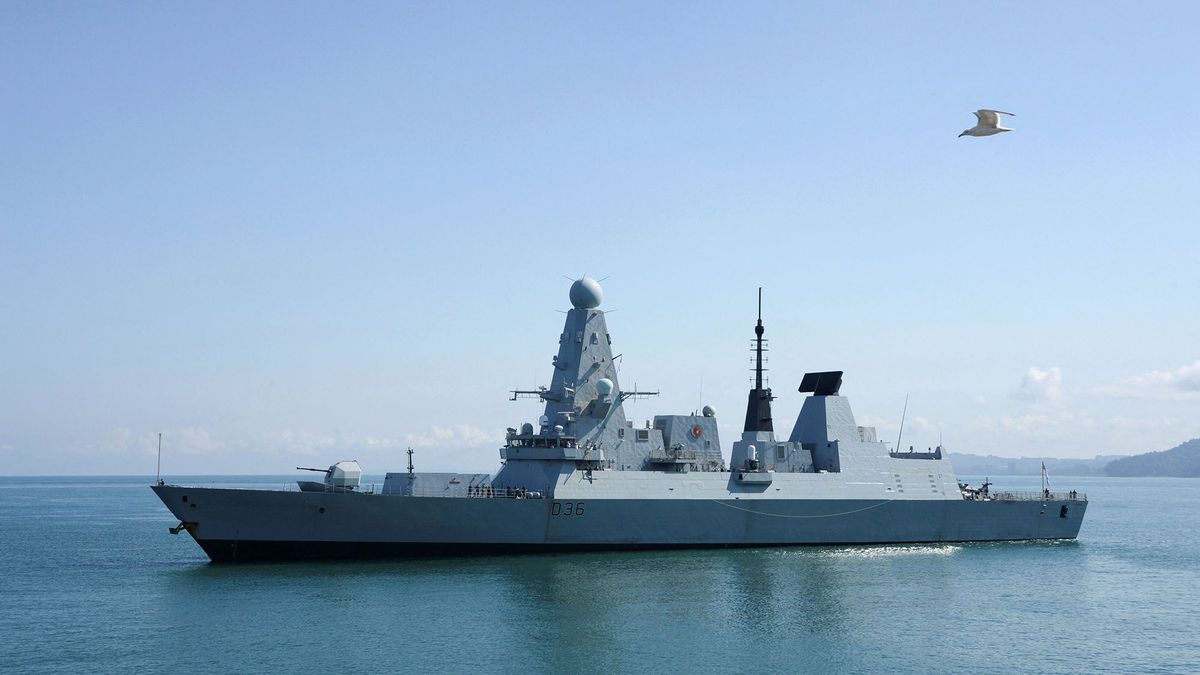 Brit hadihajókkal védenék az ukrán gabonaszállító teherhajókat 