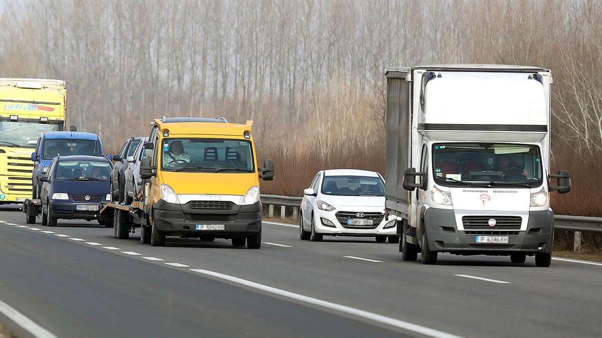 2021.02.17. Szatymaz Kamion forgalom az M5-ös autópályán Röszke felé. Fotó: Frank Yvette FY Délmagyarország