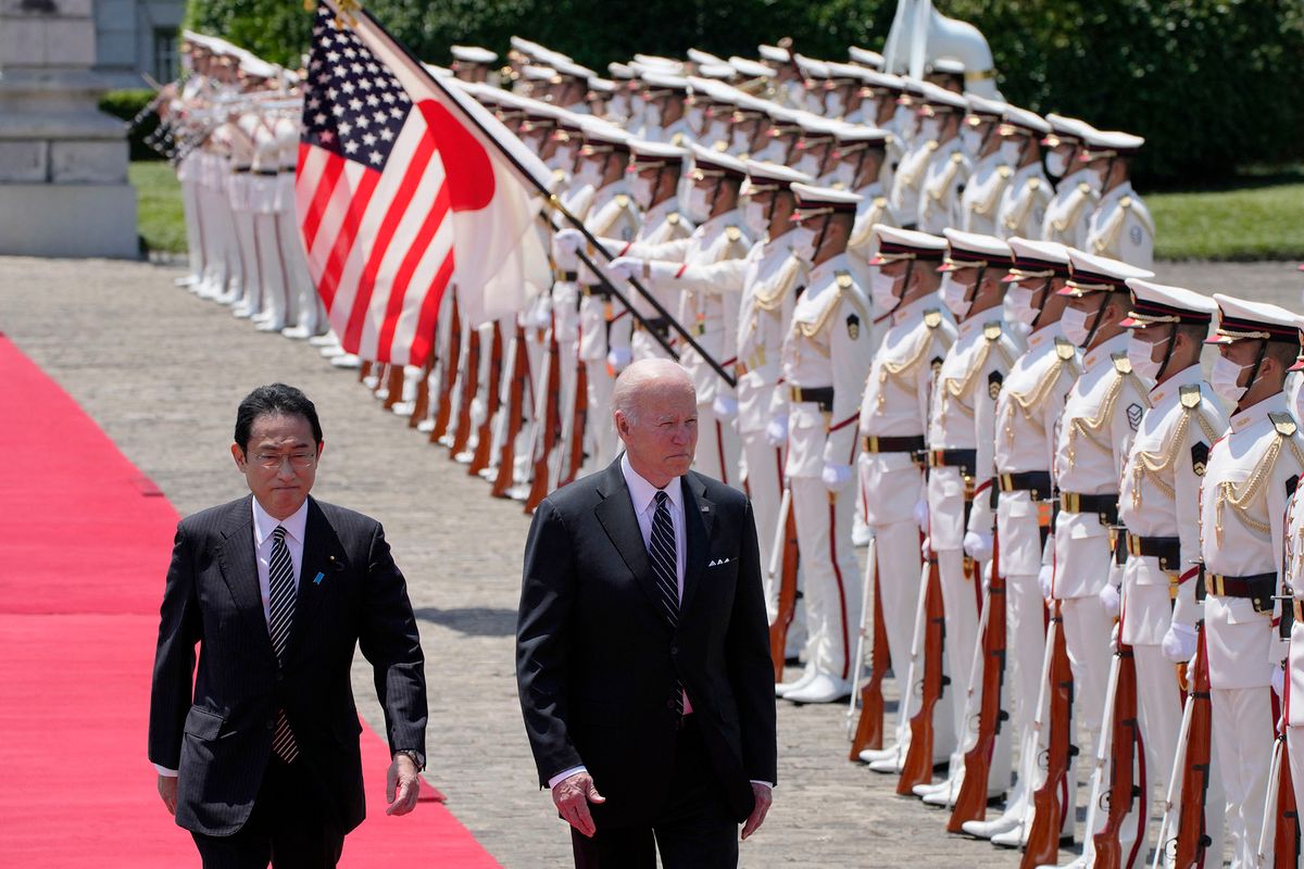 US President Joe Biden (R) and Japanese Prime Minister Fumio Kishida (L) review an honour guard during a welcome ceremony at the Akasaka Palace state guest house in Tokyo on May 23, 2022. (Photo by Eugene Hoshiko / POOL / AFP)