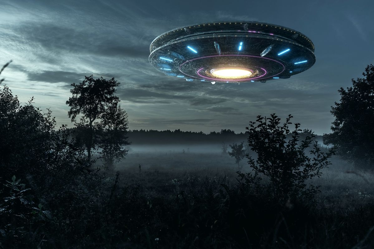 Ufo,,An,Alien,Plate,Hovering,Over,The,Field,,Hovering,Motionless