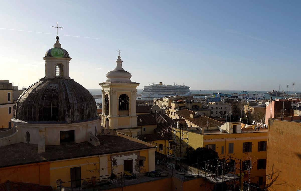 The Costa Smeralda cruise ship is docked in the Civitavecchia port 70km north of Rome on January 30, 2020. More than 6,000 tourists were under lockdown aboard the cruise ship after two Chinese passengers were isolated over fears they could be carrying the coronavirus. - Samples from the two passengers were sent for testing after three doctors and a nurse boarded the Costa Crociere ship in the port of Civitavecchia to tend to a woman running a fever, the local health authorities said. (Photo by Filippo MONTEFORTE / AFP)