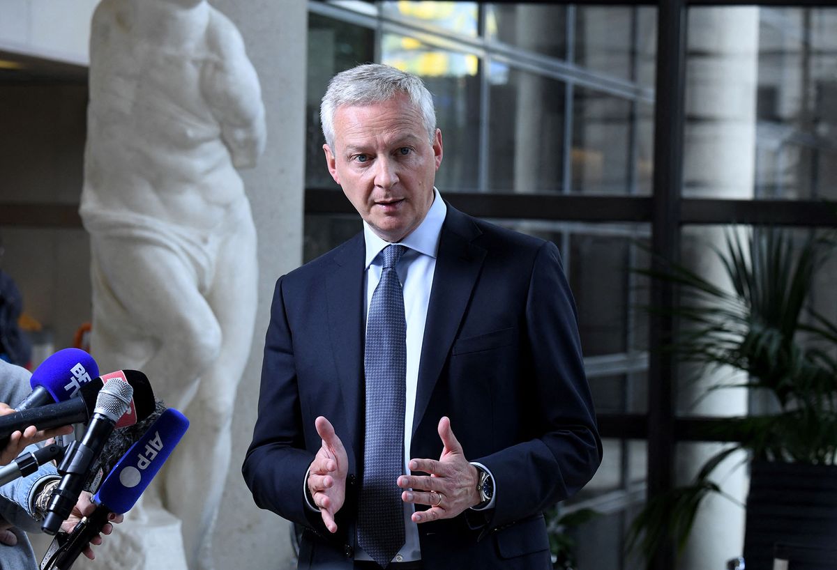 France's Minister for Economy, Finance, Industry and Digital Security Bruno Le Maire talks to the press about the "Bouclier energetique" (energy shield) at the Economy Ministry in Paris on May 30, 2022. - The "bouclier energetique" aims at protecting French purchasing power by a series of governmental measures. (Photo by Eric PIERMONT / AFP)