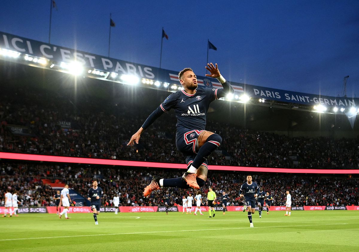 Paris Saint-Germain's Brazilian forward Neymar celebrates scoring his team's first goal during the French L1 football match between Paris-Saint Germain (PSG) and Olympique Marseille (OM) at The Parc des Princes Stadium in Paris on April 17, 2022. (Photo by FRANCK FIFE / AFP)