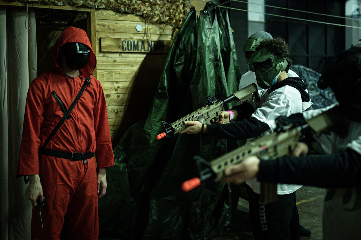 People play with softair weapons during an event organized by the Enigma Room escape game in Milan on November 14, 2021, where participants play some of the games of the world-famous South Korean TV survival drama television series "Squid Game". (Photo by Piero CRUCIATTI / AFP)