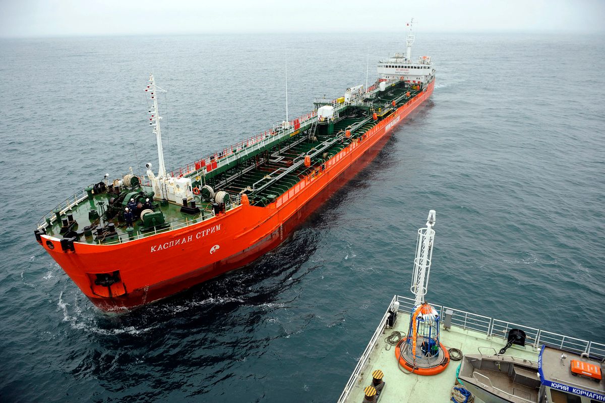 A picture taken on April 9, 2011 shows Caspian Stream tanker aproaching the Russian LUKOIL ice-resistant fixed platform LSP-1, built at the Astrakhansky Korabel shipyard, intended to drill and operate wells and collect and pre-treat reservoir content at Korchagin's oil field in the Russian sector of the Caspian Sea some 180 km outside Astrakhan. The fields productivity of oil and gas condensate will peak at 2.3 million tonnes oil and 1.2 bcm gas per year.  AFP PHOTO / MIKHAIL MORDASOV (Photo by MIKHAIL MORDASOV / AFP)