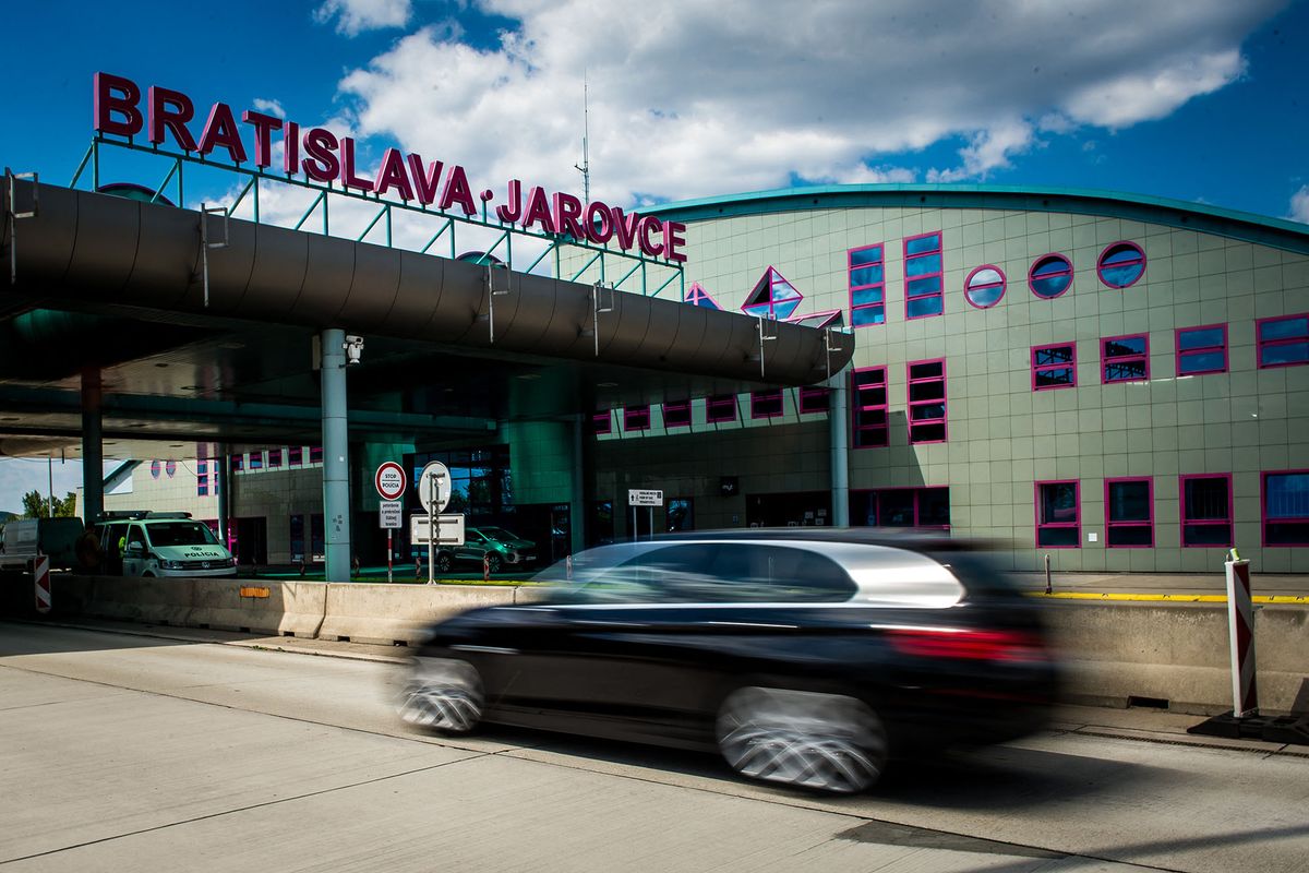 A car passes the Bratislava-Jarovce border crossing between Slovakia and Austria on May 21, 2020. - The Slovak government opened borders and allowed Slovak citizens to travel to eight countries (Austria, Germany, Czech Republic, Hungary, Poland, Croatia, Slovenia and Switzerland) without having to enter state quarantine if they return within 24 hours. (Photo by VLADIMIR SIMICEK / AFP)