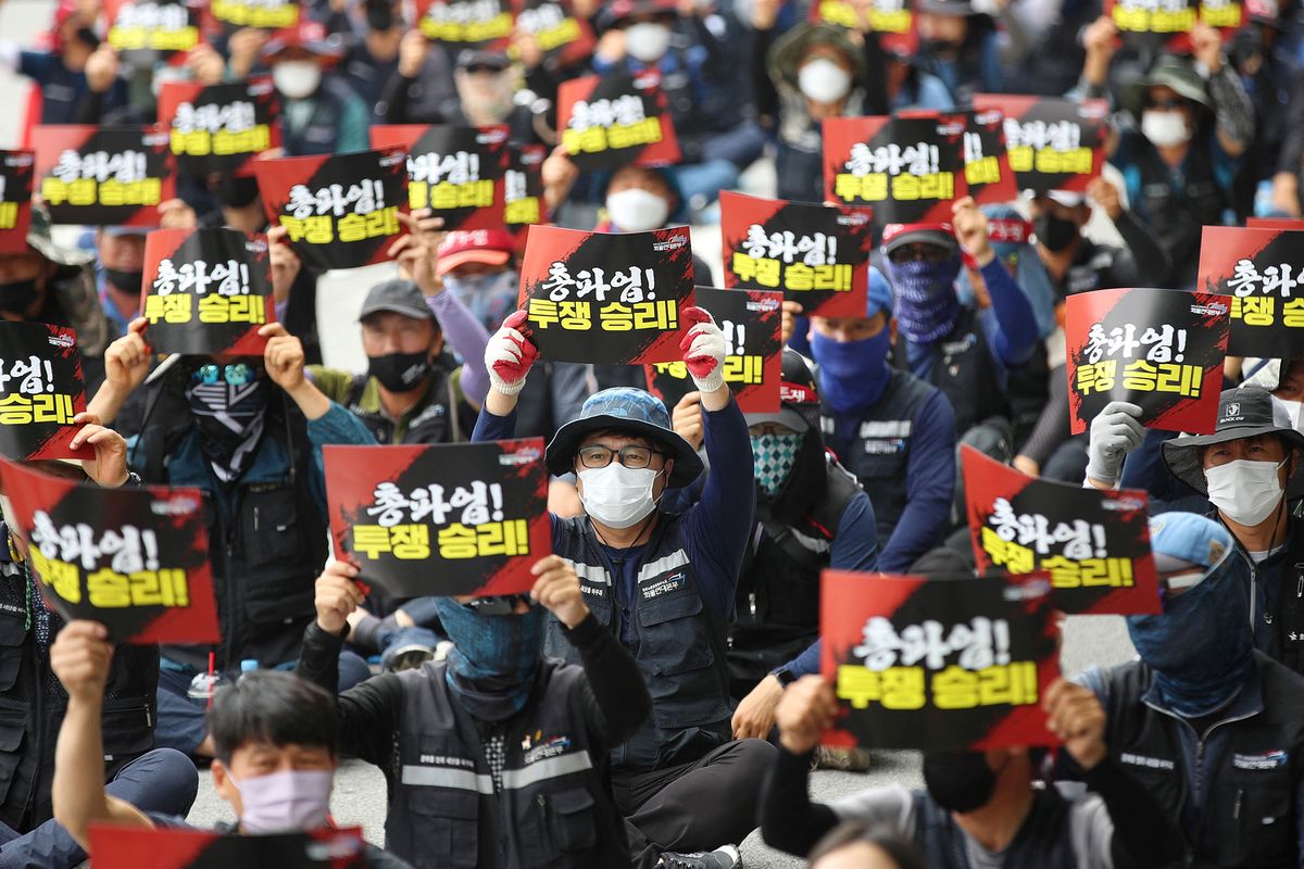 Workers of the Freight Solidarity Union hold a rally in front of the Kia Motors production plant in Gwangju on June 10, 2022. - Thousands of South Korean truck drivers staged a fourth day of strikes on June 10, causing widespread disruptions and straining already-tight supply chains in an early test for the country's newly-elected president. (Photo by YONHAP / YONHAP / AFP)