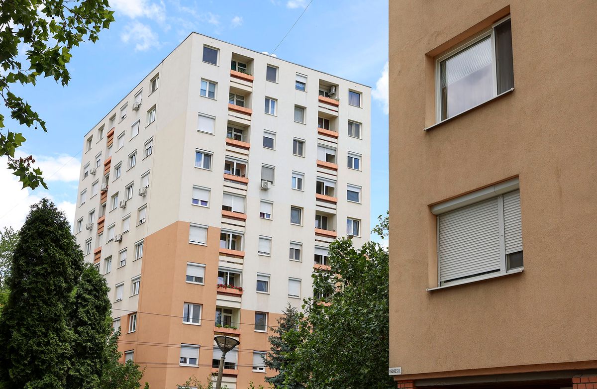 20220614 Szeged 

MNB lakáspiaci elemzése szerint 18 százalékkal túlértékeltek a vidéki nagy városok lakásárai.

Képen: Lakótelepi társasházak, lakások.

Fotó: Karnok Csaba KC Délmagyarország (DM)