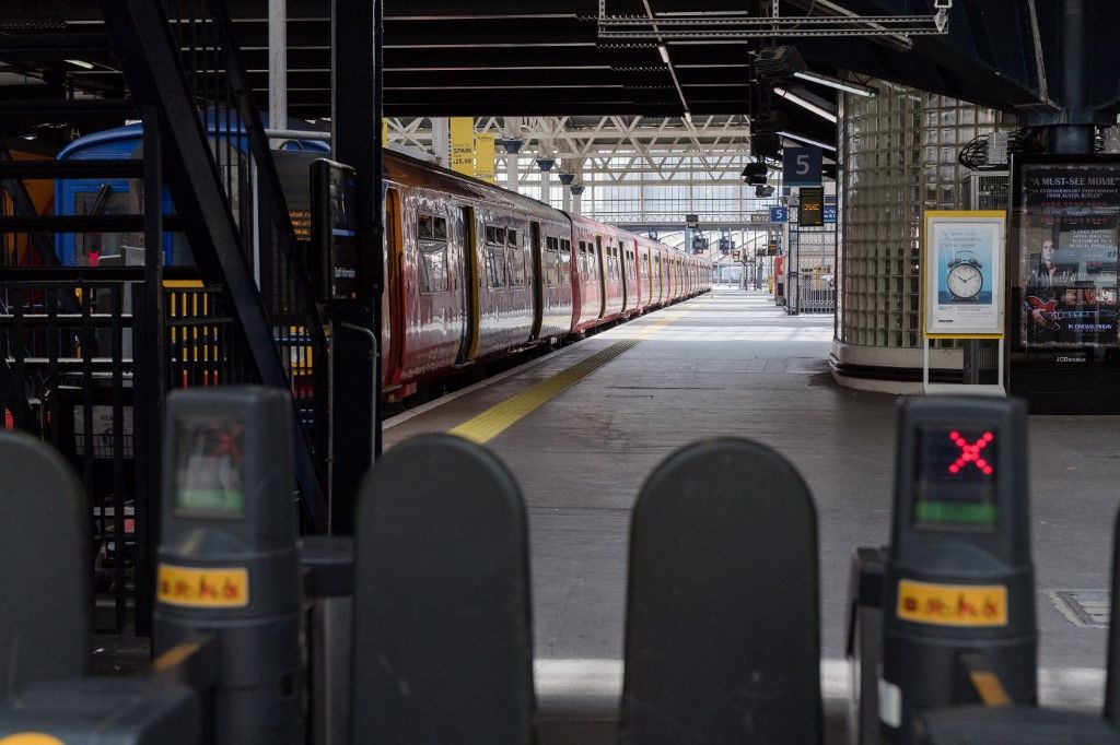 Commuters Face Travel Chaos With Rail and Tube Strikes in London