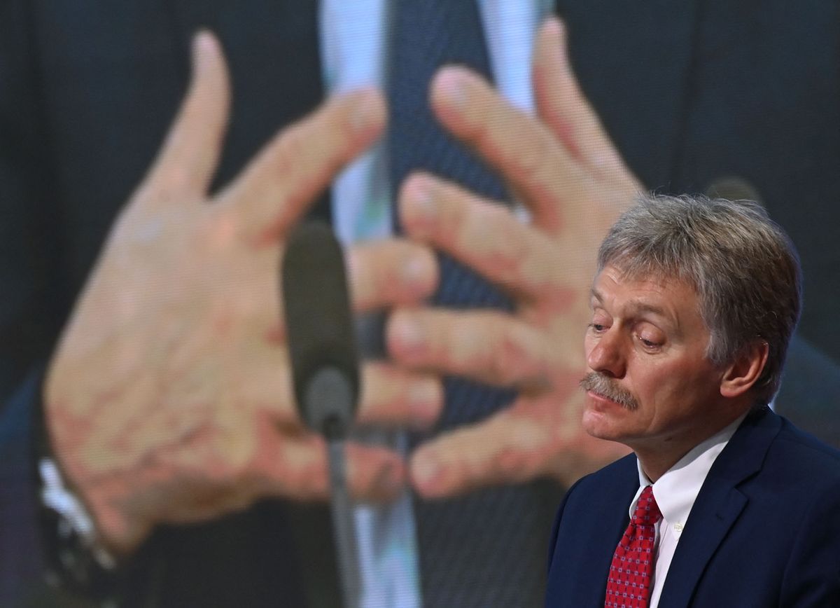 6421245 17.12.2020 Kremlin spokesman Dmitry Peskov attends an annual end-of-year news conference of Russian President Vladimir Putin, held online in a video conference mode, in Moscow, Russia. Grigory Sysoev / Sputnik (Photo by Grigory Sysoev / Sputnik / Sputnik via AFP)